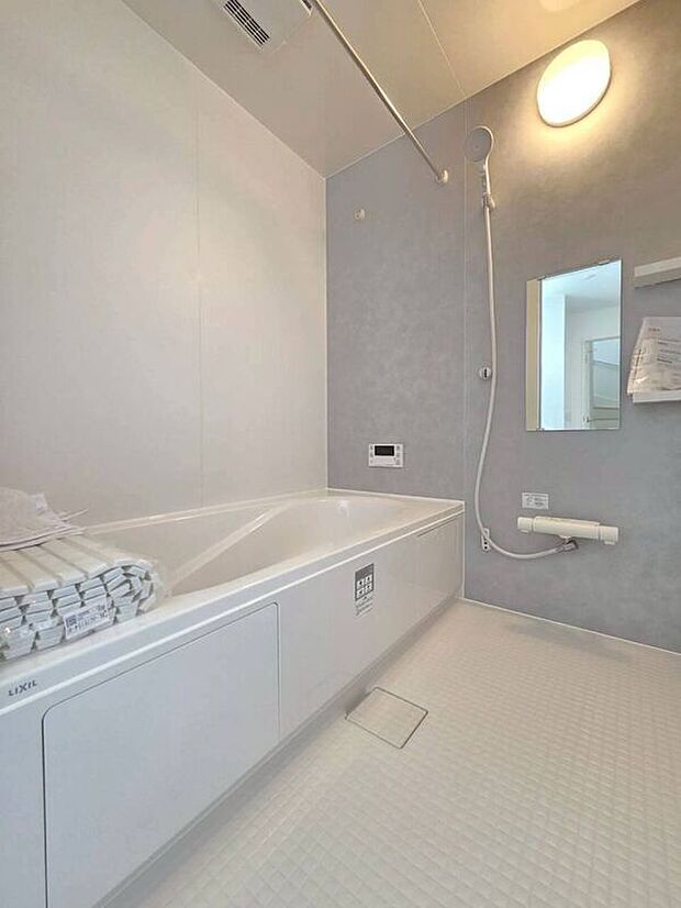 【バス】☆8号棟☆【ユニットバス】ゆったりとした1坪タイプのユニットバス♪足を伸ばして1日の疲れを癒すバスタイム♪