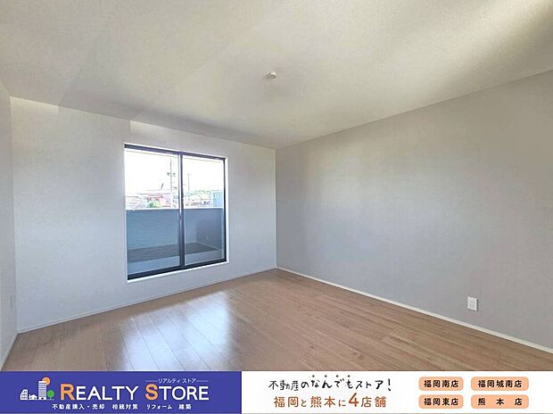 【室内】☆1号棟☆【洋室】バルコニーに面した明るいお部屋♪W.I.Cを備えており主寝室におススメ♪