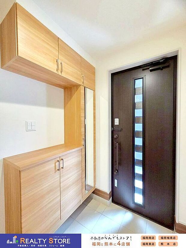 【玄関】☆2号棟☆【シューズボックス】天井まである大きなシューズボックス♪たくさん収納出来て玄関スッキリ片付きます♪