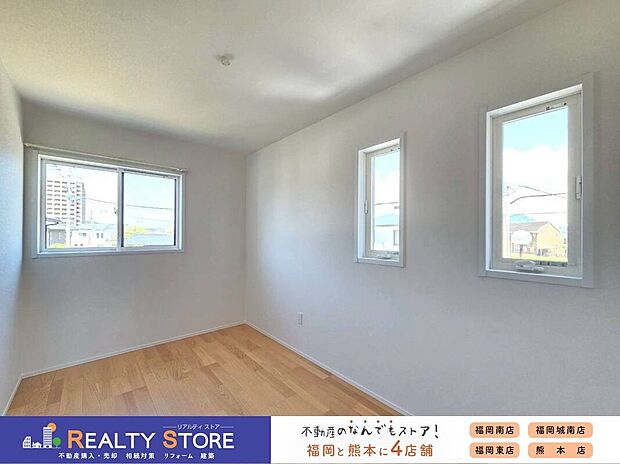 【室内】☆4号棟☆【洋室】腰高の窓で机やベッドなど家具の配置がしやすい洋室♪子供部屋にオススメ♪