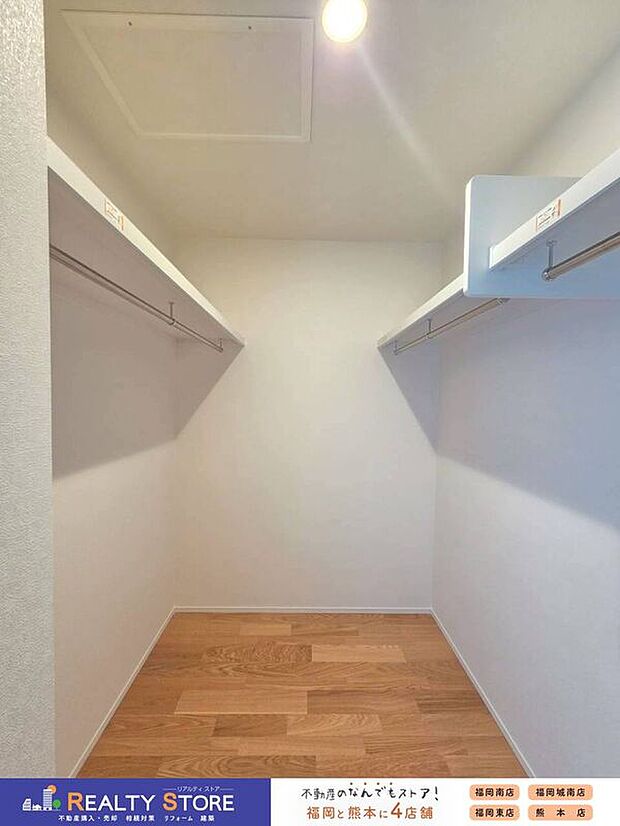 【収納】☆5号棟☆【ウォークインクローゼット】便利なウォークインクローゼット♪棚付で小物類もすっきりと収納出来ます♪