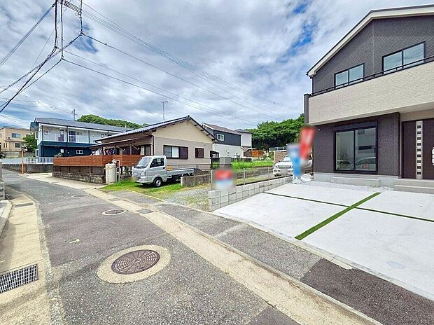 【前面道路含む外観】☆現地(2025年7月)撮影☆