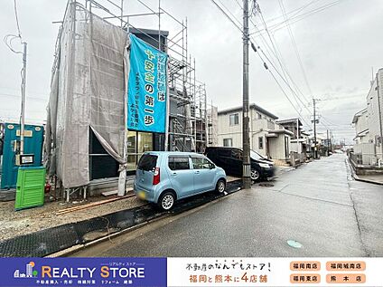 前面道路含む外観