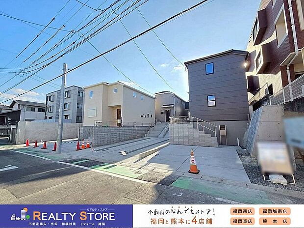 【前面道路含む外観】【前面道路】現地(2026年1月)撮影