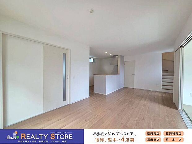 【リビング】☆2号棟☆【リビング】大切な家族が集まるからこそこだわりたいＬＤＫ。休日はお陽さまの光をたっぷりととりこめるぽかぽかリビングで過ごしませんか？