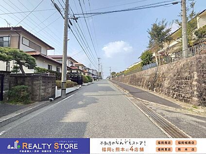 前面道路含む外観