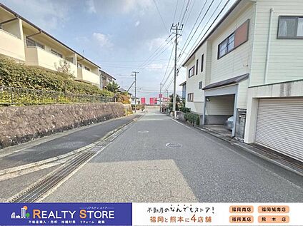 前面道路含む外観