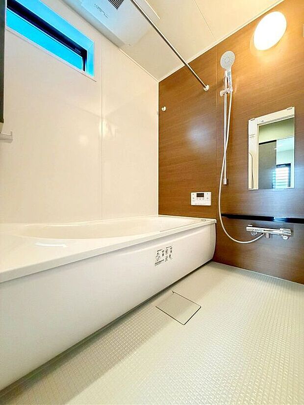 【バス】☆1号棟☆【ユニットバス】浴室乾燥暖房機付き♪追炊き機能があるので遅く帰ってきた家族も温かなお風呂タイム♪