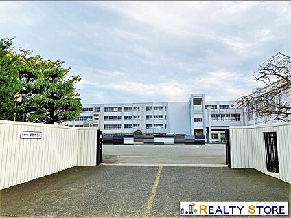 古賀市立古賀中学校 700m