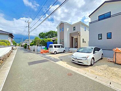 前面道路含む外観