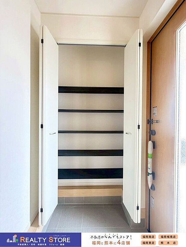 【玄関】☆1号棟☆【シューズボックス】可動棚なので靴に合わせた収納が出来ます♪