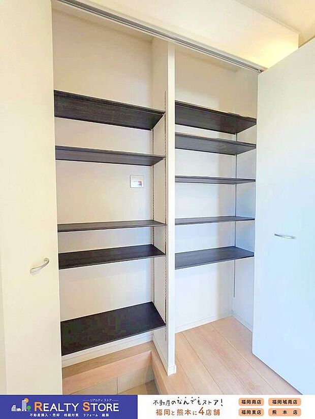 【玄関】【シューズボックス】大容量のシューズボックスは、可動棚なので靴に合わせた収納が出来て整理整頓がしやすいです♪