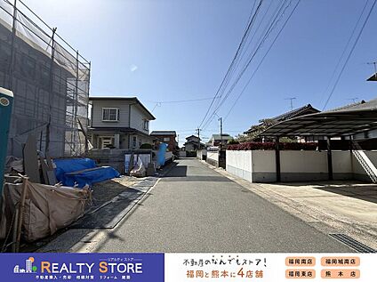 前面道路含む外観