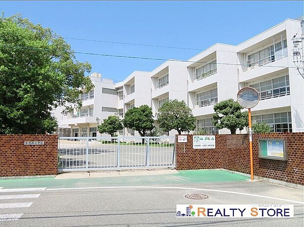 古賀市立古賀西小学校(約540m)