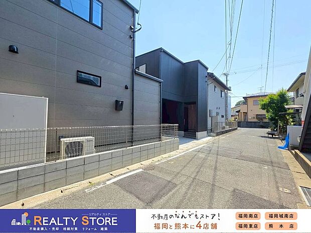 【前面道路含む外観】【前面道路】現地（2026年5月）撮影