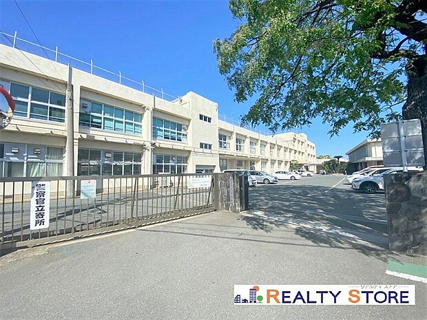 福津市立福間小学校(約320m)