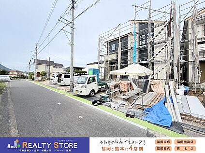 前面道路含む外観