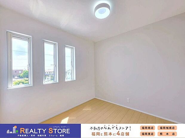 【室内】☆2号棟☆【洋室】腰高の窓で机やベッドなど家具の配置がしやすい洋室♪子供部屋にオススメ♪