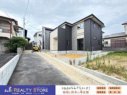 前面道路含む外観
