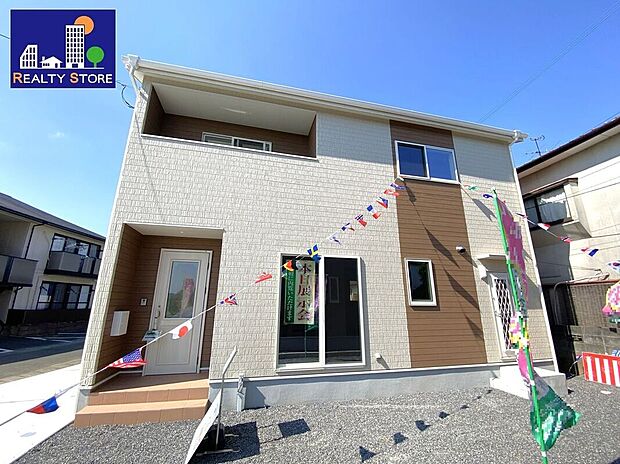 ☆2号棟外観☆ブラウン調のあたたかみのある外観♪