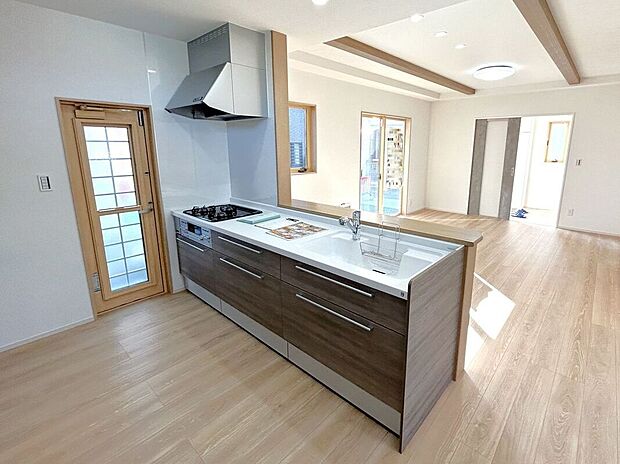 ☆キッチン☆人気の対面式キッチン♪お子様の様子を見ながらお料理できます♪