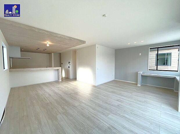 ☆リビング☆24.7帖の開放感溢れるリビング♪ご家族皆様でお寛ぎいただけます♪