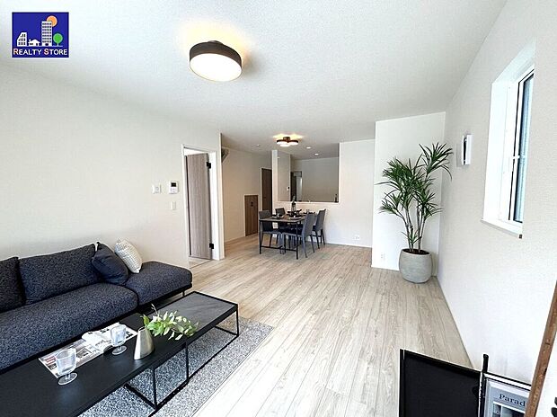 ☆リビング☆家具を置いてもゆとりの広さ♪18.6帖の広々としたリビング♪