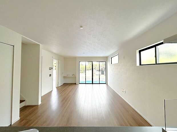 ☆リビング☆リビングイン階段なので、ご家族とのコミュニケーションが自然と増えます♪