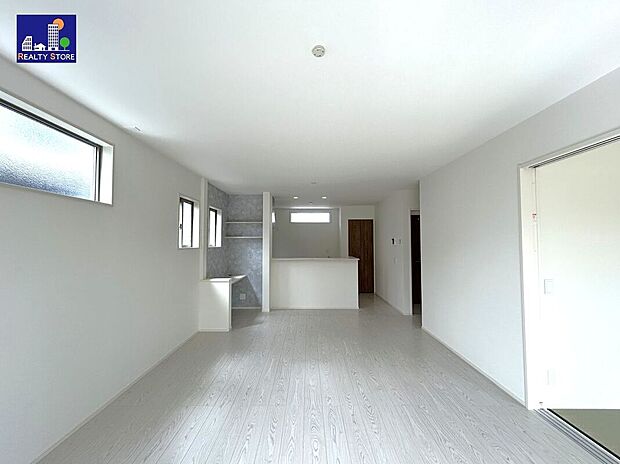 ☆リビング☆家具を置いてもゆとりの広さ♪18.1帖の広々としたリビング♪