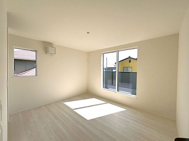 ☆7帖洋室☆バルコニーに面した明るいお部屋♪主寝室におすすめです♪