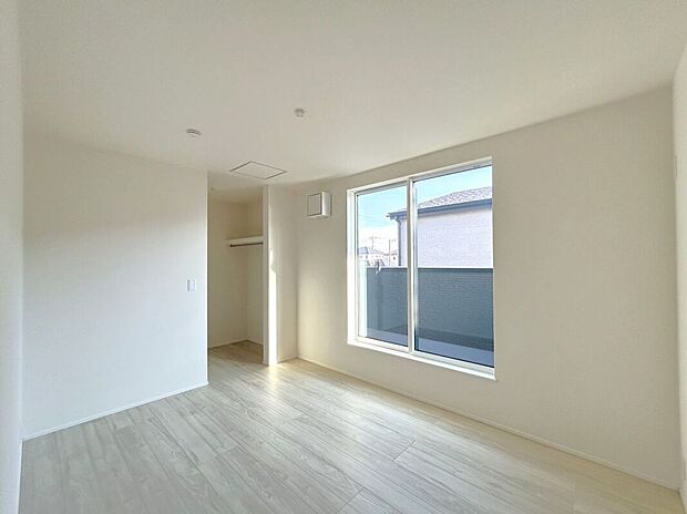 ☆6帖洋室☆バルコニーに面した明るいお部屋♪主寝室におすすめです♪