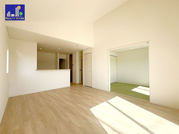 ☆リビング☆家具を置いてもゆとりの広さ♪18.5帖の広々としたリビング♪