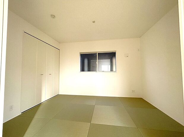 ☆和室☆リビングに面したほっと安らぐ和の空間♪お子様の室内遊び場や来客時に重宝する一部屋です♪