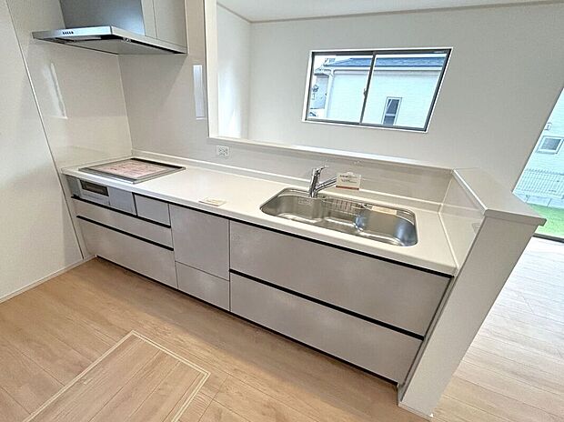 ☆キッチン☆人気のIHコンロにパントリーなど主婦に嬉しい設備揃ってます♪