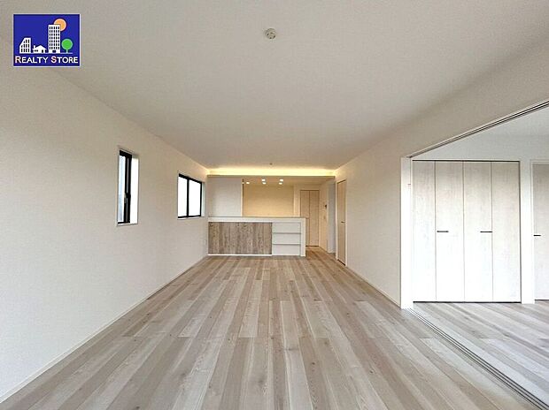 ☆リビング☆家具を置いてもゆとりの広さ♪20.2帖の広々としたリビング♪