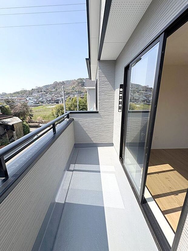 ☆バルコニー☆お洗濯物もしっかり干せるバルコニー♪日当たりの良い空間です♪