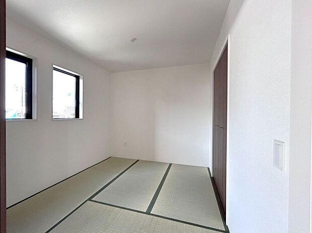 ☆和室☆リビングに面したほっと安らぐ和の空間♪お子様の室内遊び場や来客時に重宝する一部屋です♪