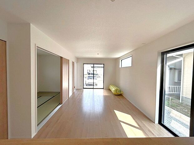 ☆リビング☆明るく開放的なリビングダイニング♪家族がゆったり過ごせる空間です♪