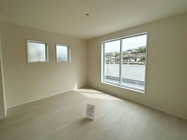 ☆7.7帖洋室☆バルコニーに面した明るいお部屋♪W.I.Cを備えており主寝室におススメ♪