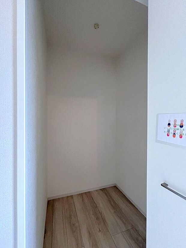 ☆WIC☆衣類をたっぷり収納できるウォークインクローゼット♪お部屋を広く使えます♪