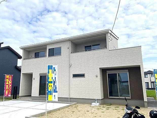 【外観】☆3号棟・外観☆濃いめのブラウンがアクセントのお洒落な外観♪