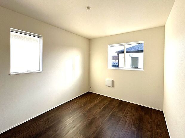 【室内】☆南側5帖洋室☆2面採光♪南側の日当りの良いお部屋♪