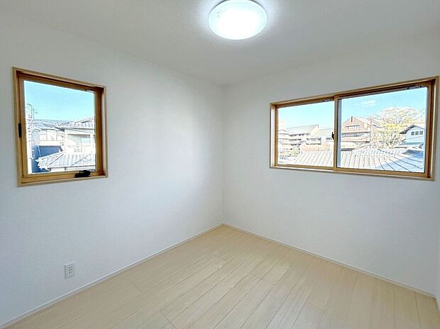 【室内】☆4.8帖洋室☆学習机やベッドを置いてお子様部屋におすすめです♪