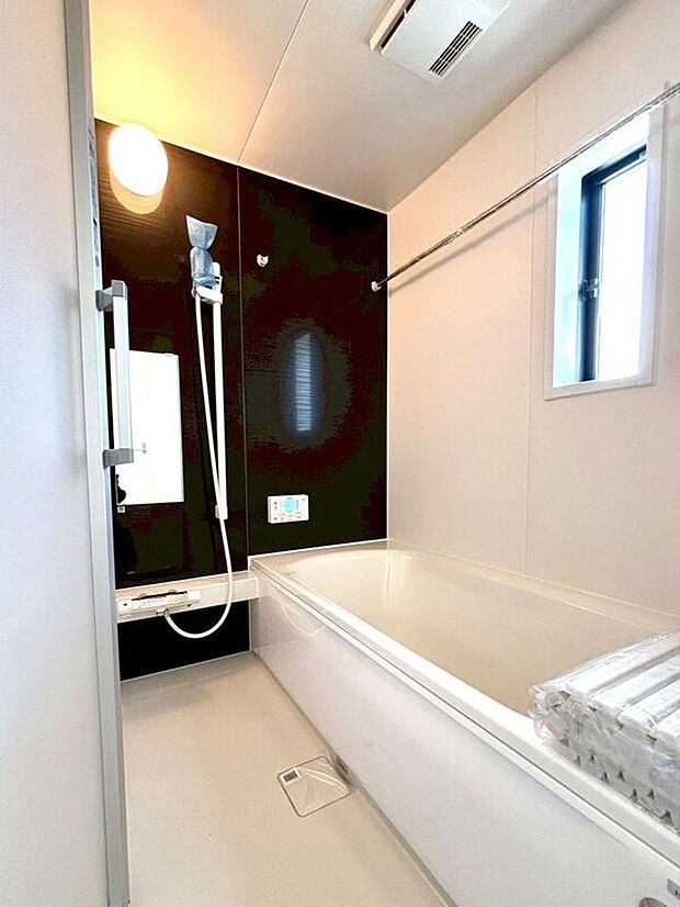 【バス】☆浴室☆1坪タイプのユニットバス♪足を伸ばしてゆったりとご入浴頂けます♪一日の疲れを癒す空間です♪