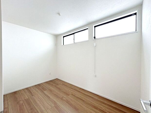 【室内】☆北側5帖洋室☆家具の配置がしやすいお部屋♪家具選びの幅が広がります♪