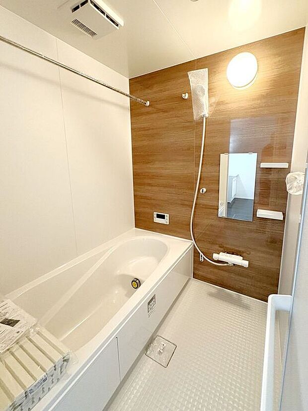 【バス】☆浴室☆1坪タイプのユニットバス♪足を伸ばしてゆったりとご入浴頂けます♪一日の疲れを癒す空間です♪