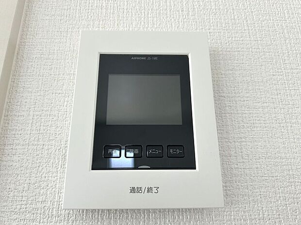【その他設備】☆ＴＶモニター付インターホン☆訪問者を画像と音声で確認できる、防犯性に優れた安心のシステム♪スッキリとしたデザインで、簡単に操作していただけます♪