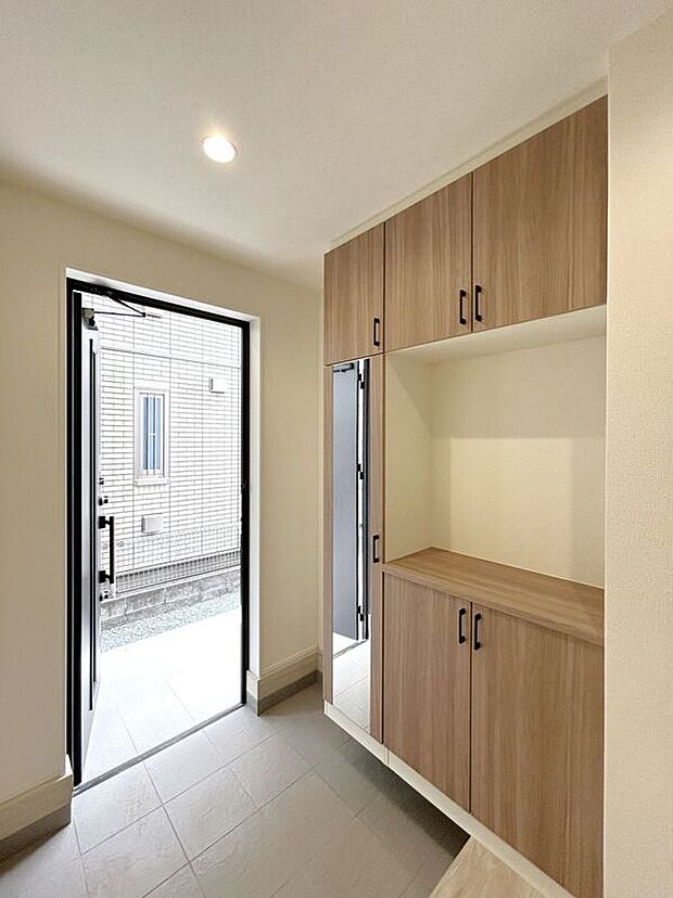 【玄関】☆シューズボックス☆飾り棚の付いたシューズボックス♪フォトフレームやお花を飾ってお洒落な玄関スペースに♪