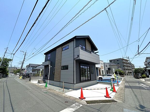 【前面道路含む外観】☆前面道路☆