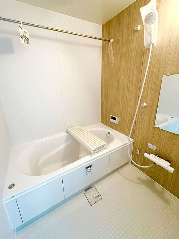 【バス】☆浴室☆1坪タイプのユニットバス♪足を伸ばしてゆったりとご入浴頂けます♪一日の疲れを癒す空間です♪